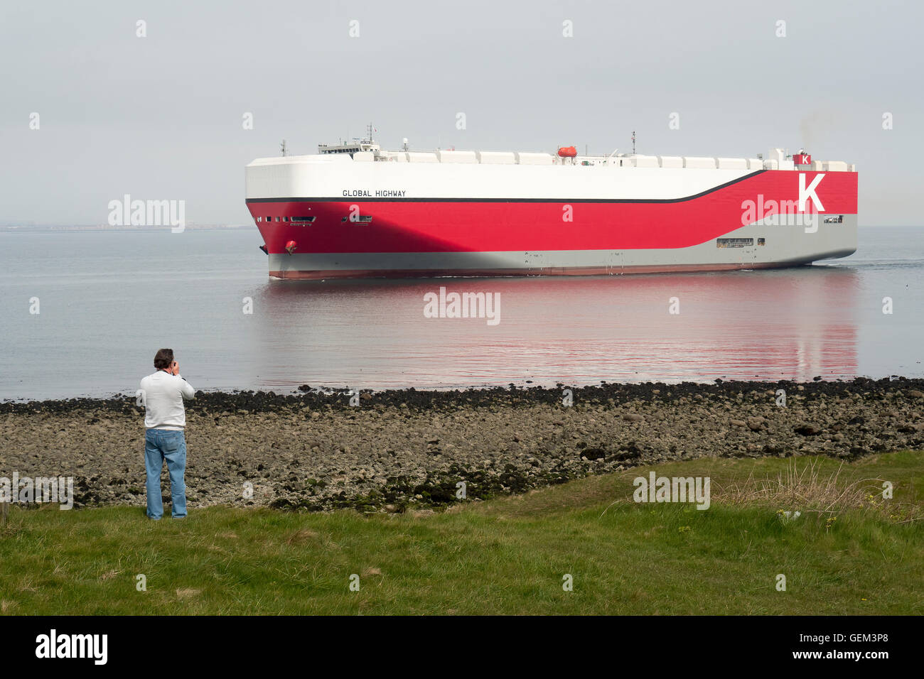 Vessel GLOBAL HIGHWAY (IMO: 9726695, MMSI: 374494000) is a vehicles carrier entering Teesport Stock Photo