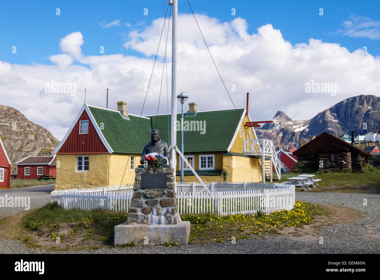 Jorgen C F Olsen monument statue outside first and oldest house 1756 now in  the museum. Sisimiut (Holsteinsborg) Qeqqata West Greenland Stock Photo -  Alamy