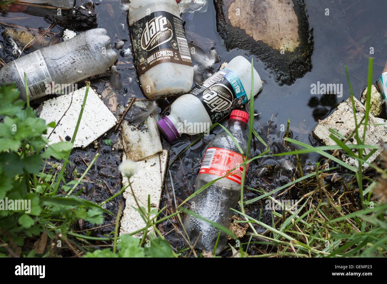 Garbage and rubbish clogging up the waterways of Melbourne Stock Photo
