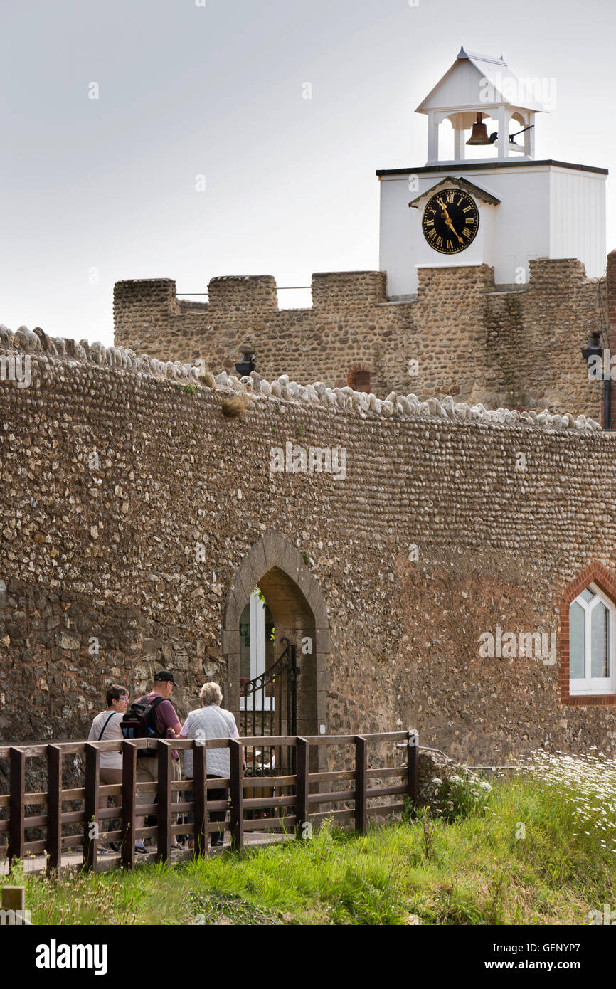 UK, England, Devon, Sidmouth, Jacob’s Ladder Beach, clock tower tea
