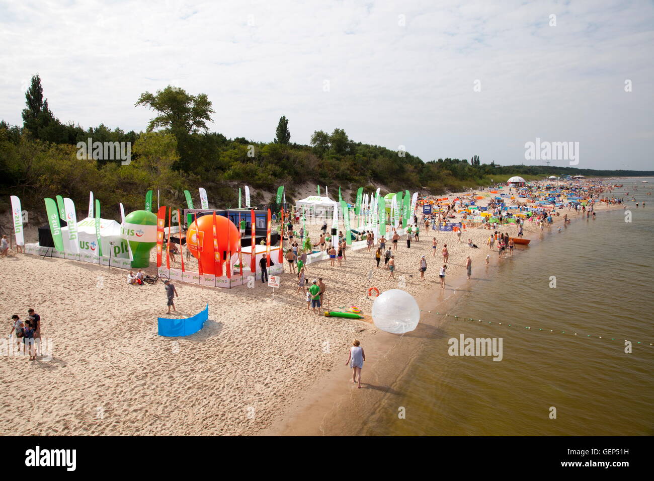 Visitors at the beach hi-res stock photography and images - Alamy