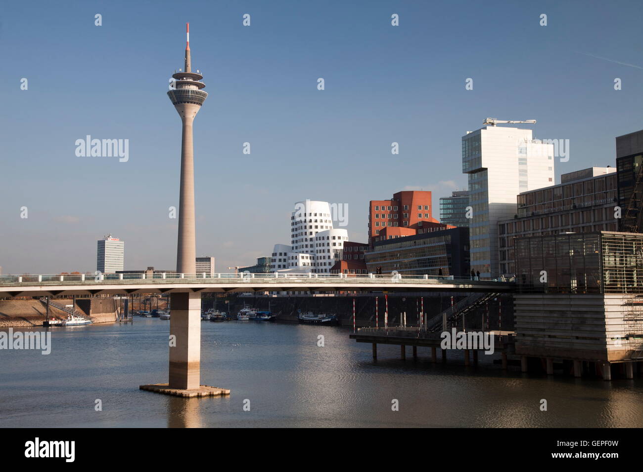 geography / travel, Germany, North Rhine-Westphalia, Rhineland, Duesseldorf, Medienhafen (city quarter), Neuer Zollhof, Rhine tower, footbridge, Gehry buildings, Stock Photo