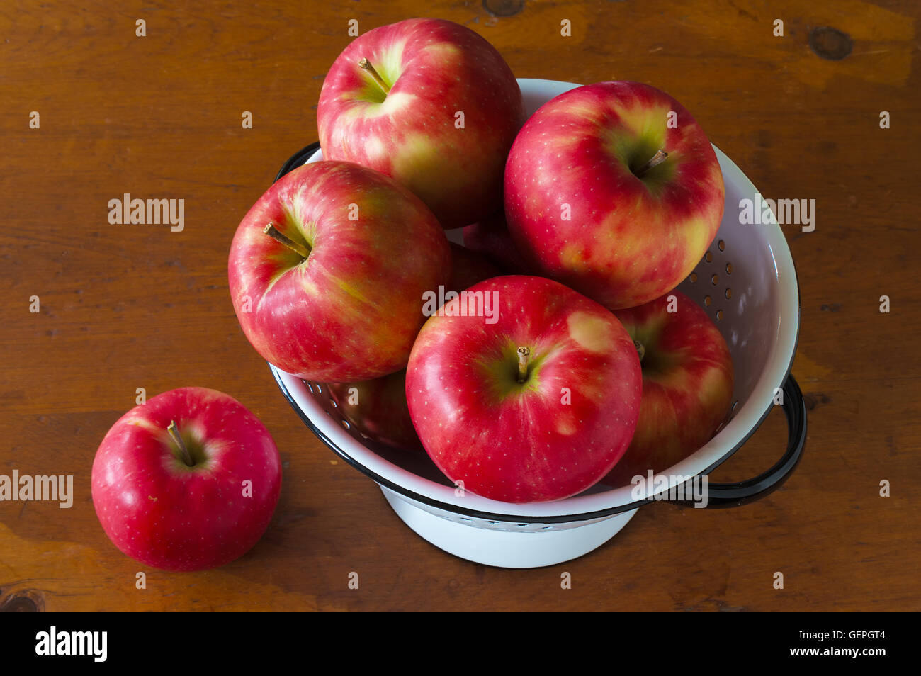 Honey crisp apple hires stock photography and images Alamy