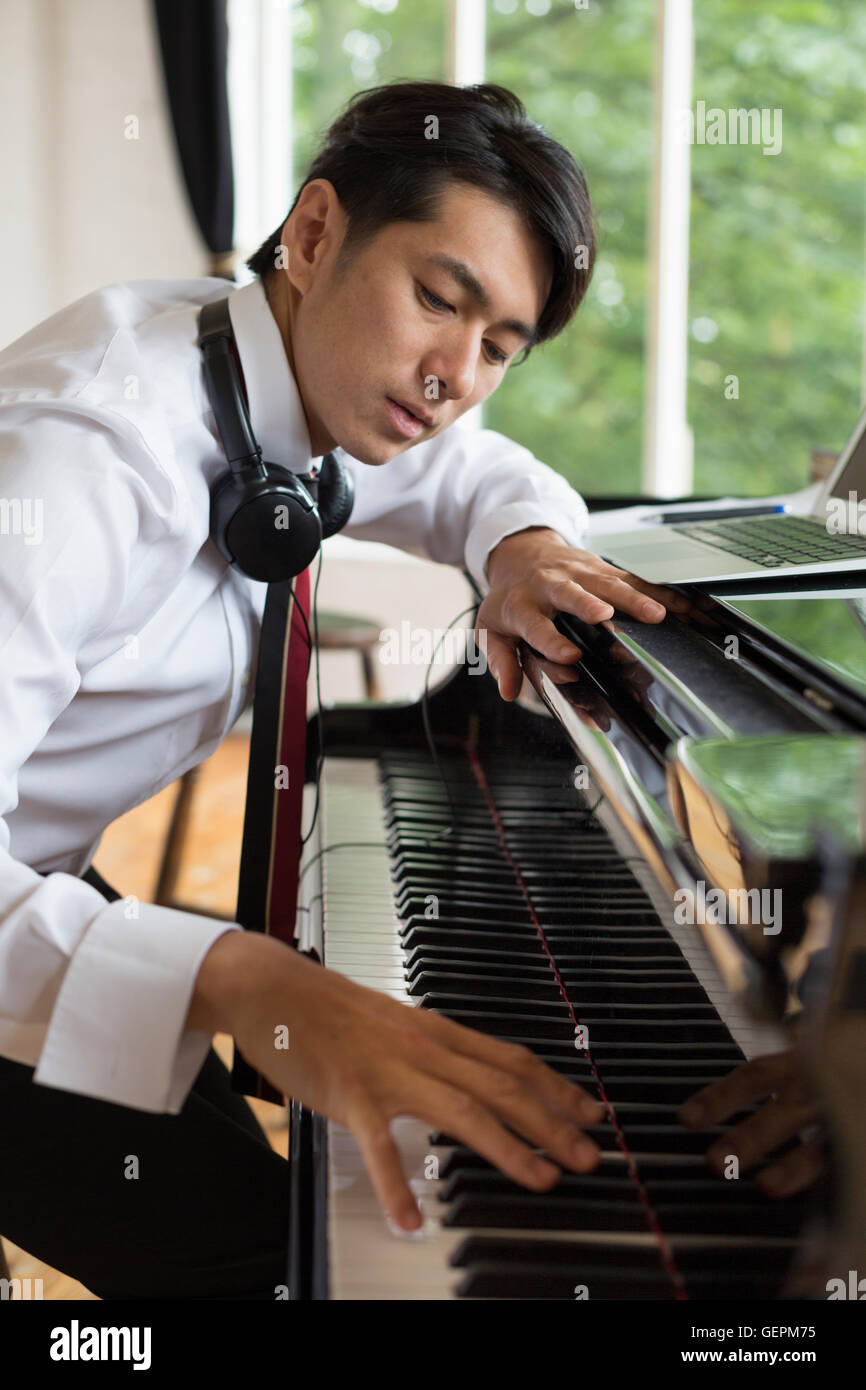 Japanese man playing piano music hi-res stock photography and images - Alamy