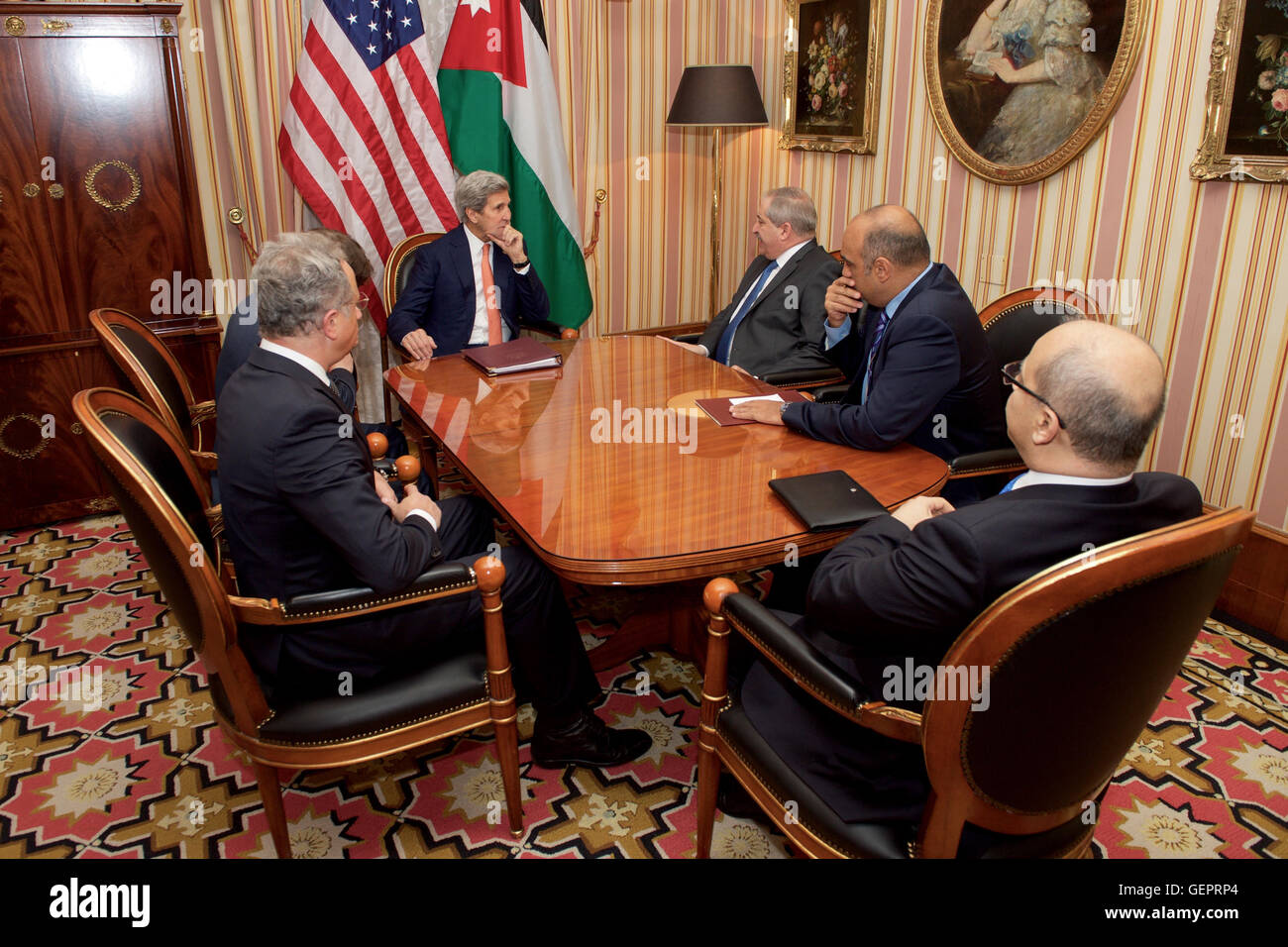 Secretary John Kerry Sits With Jordanian Foreign Minister Nasser Judeh at the Bristol Hotel in Vienna Stock Photo