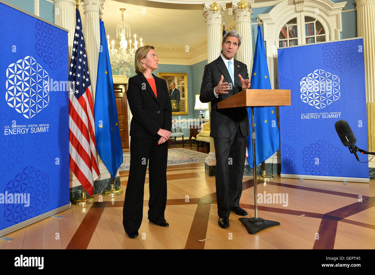 Secretary Kerry and EU High Representative Mogherini Address Reporters in Washington Stock Photo