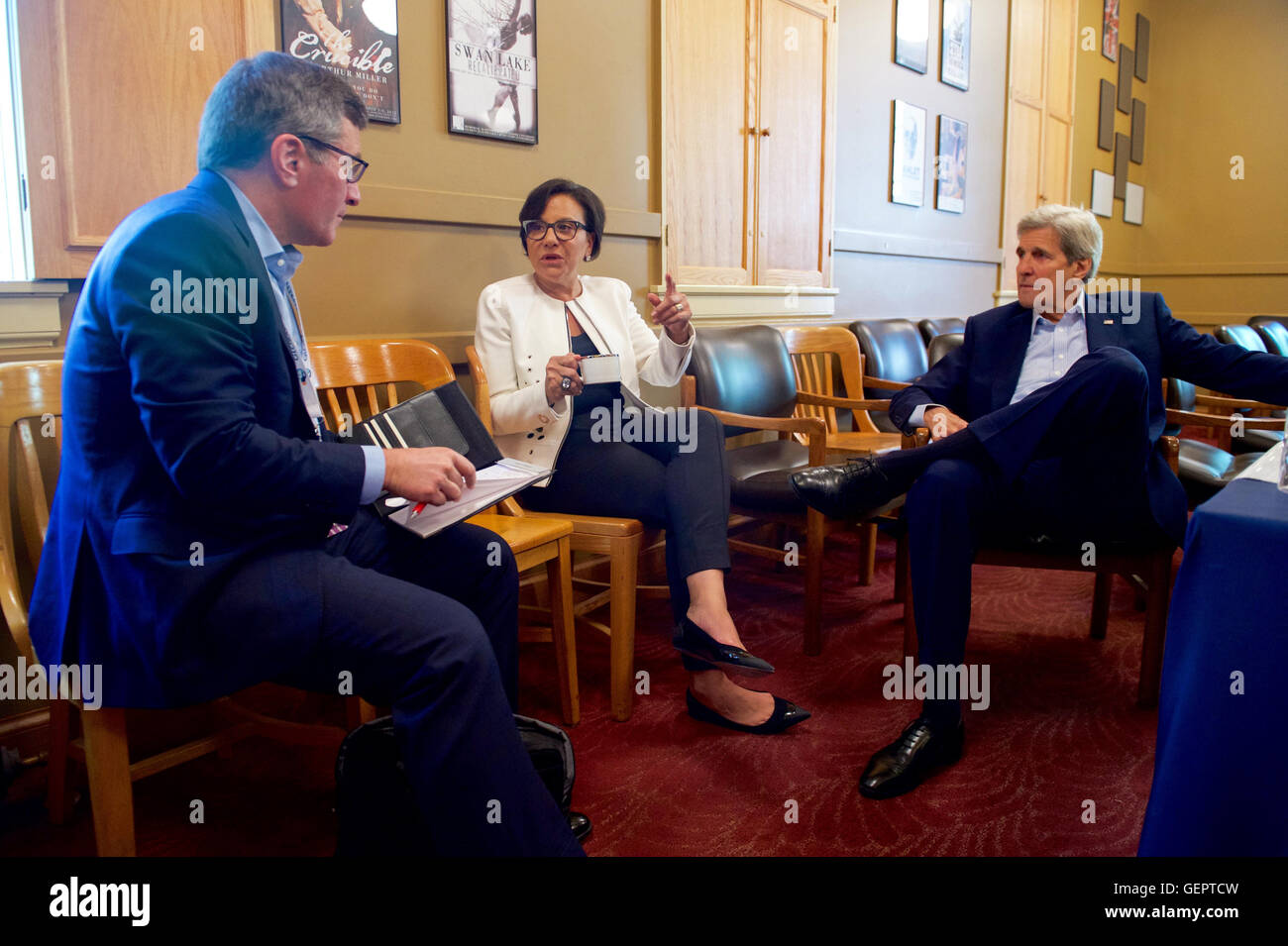 Secretary Kerry Chats With Secretary Pritzker and Assistant Secretary Rivkin Backstage at the 2016 Global Entrepreneurship Summit in Palo Alto Stock Photo