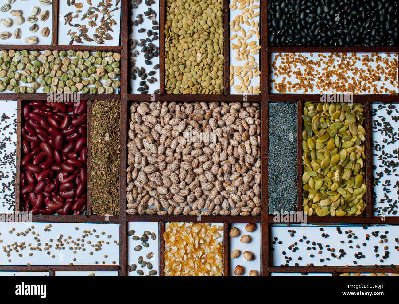 Various flower and vegetable seeds Stock Photo Alamy