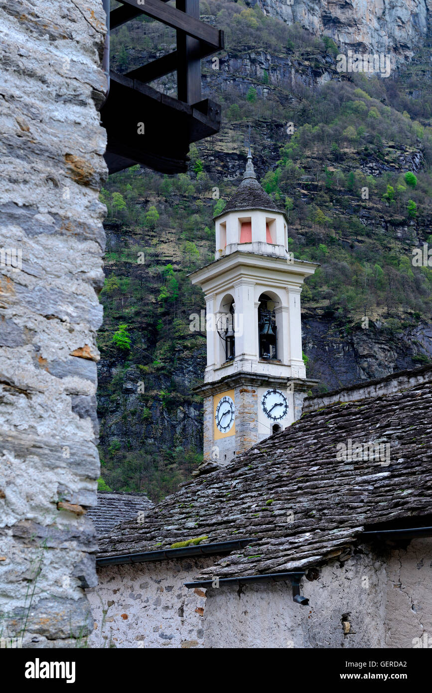 Kirchturm, Kirche S. Maria Lauretana, Sonogno, Valle Verzasca, Tessin, Schweiz Stock Photo