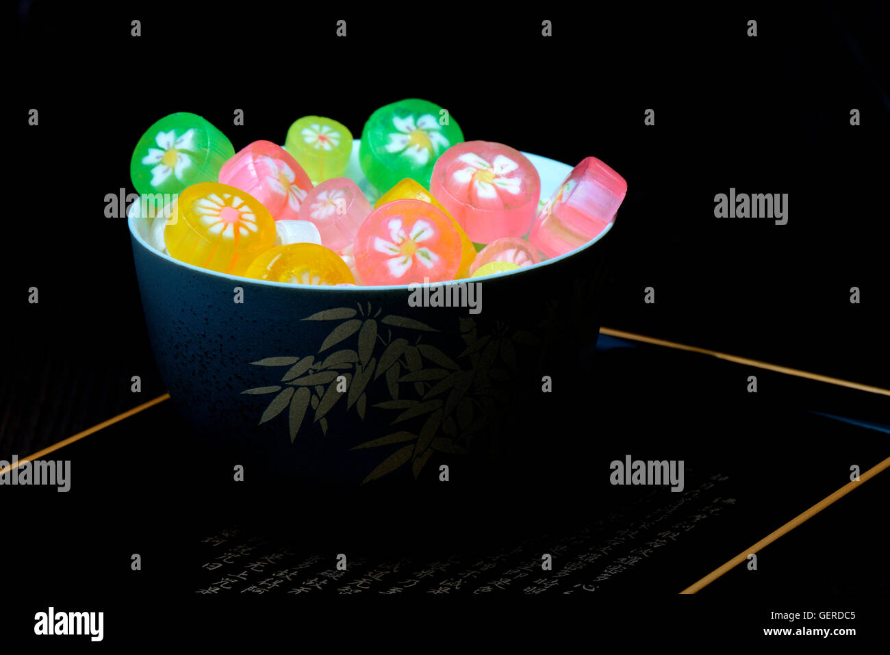 Japanische Bonbons in Schale, Bonbon Stock Photo