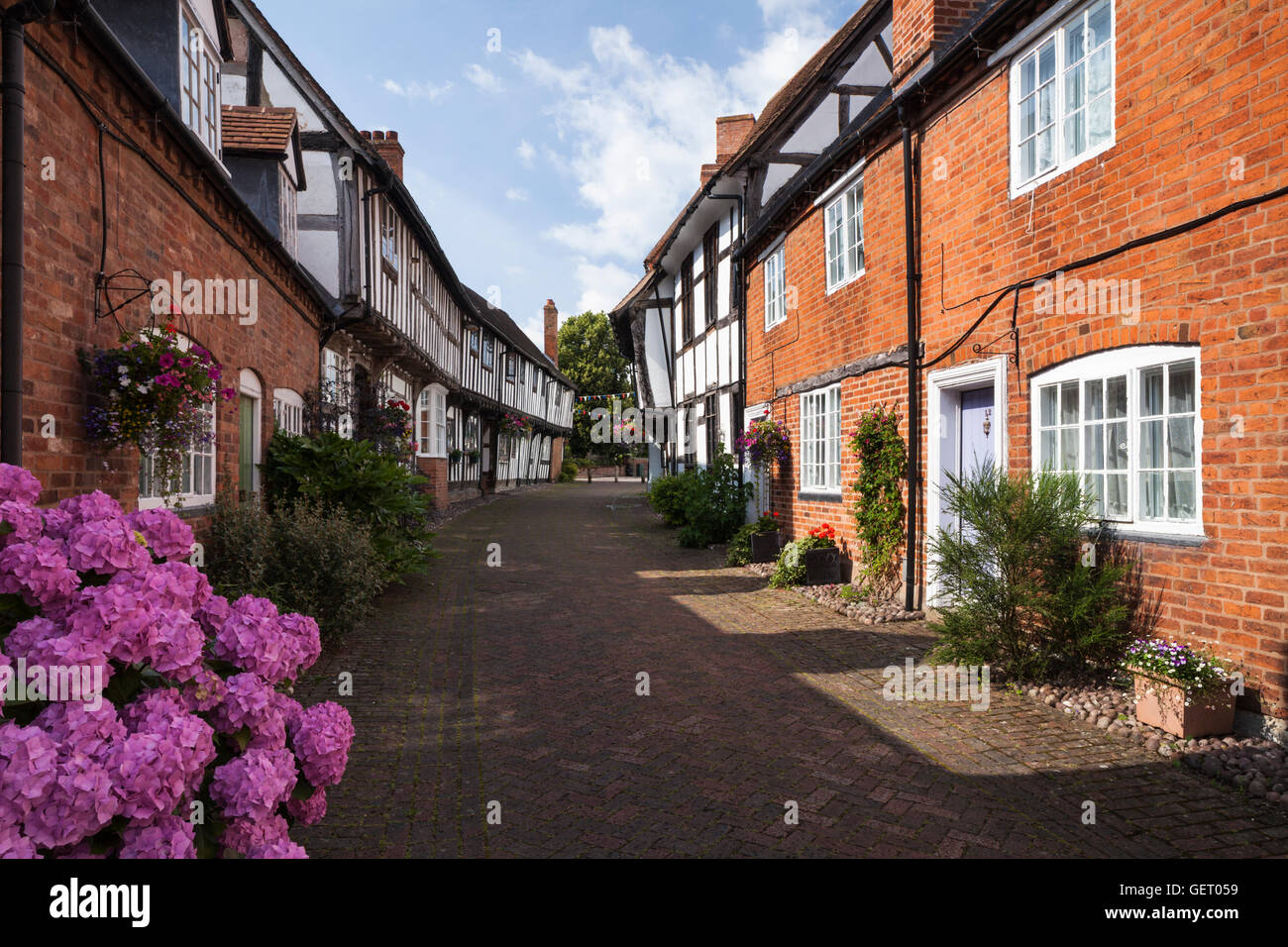 The mixed architectural styles of Malt Mill Lane in Alcester Stock Photo Alamy