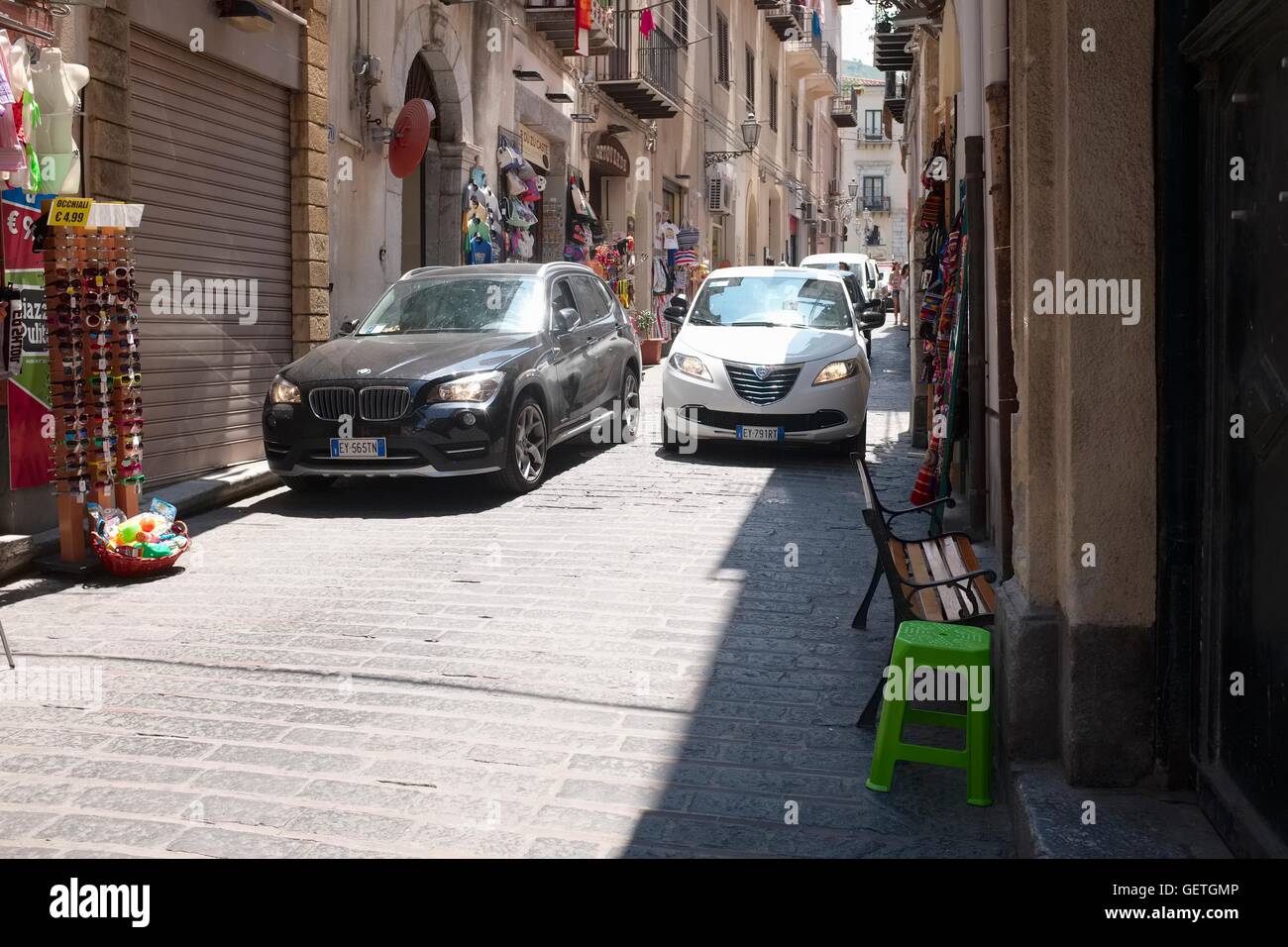 Narrow street cars hi-res stock photography and images - Alamy