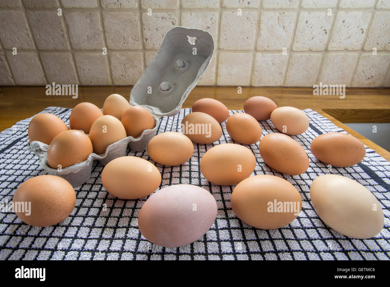 https://c8.alamy.com/comp/GETMC6/free-range-eggs-and-box-made-from-recycled-material-GETMC6.jpg