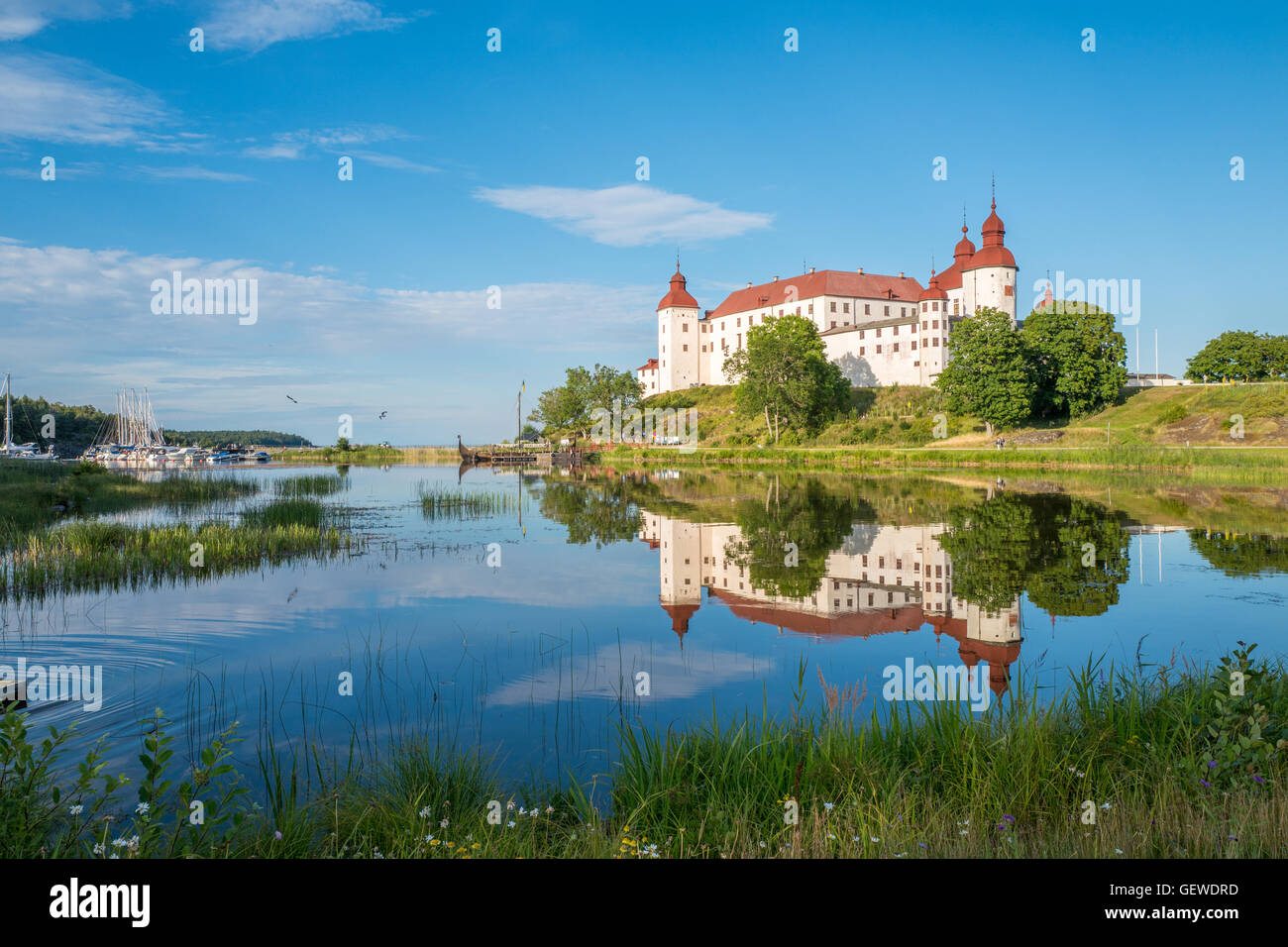 Summer evening by Lake Vänern and Läcko Castle in Sweden Stock Photo ...