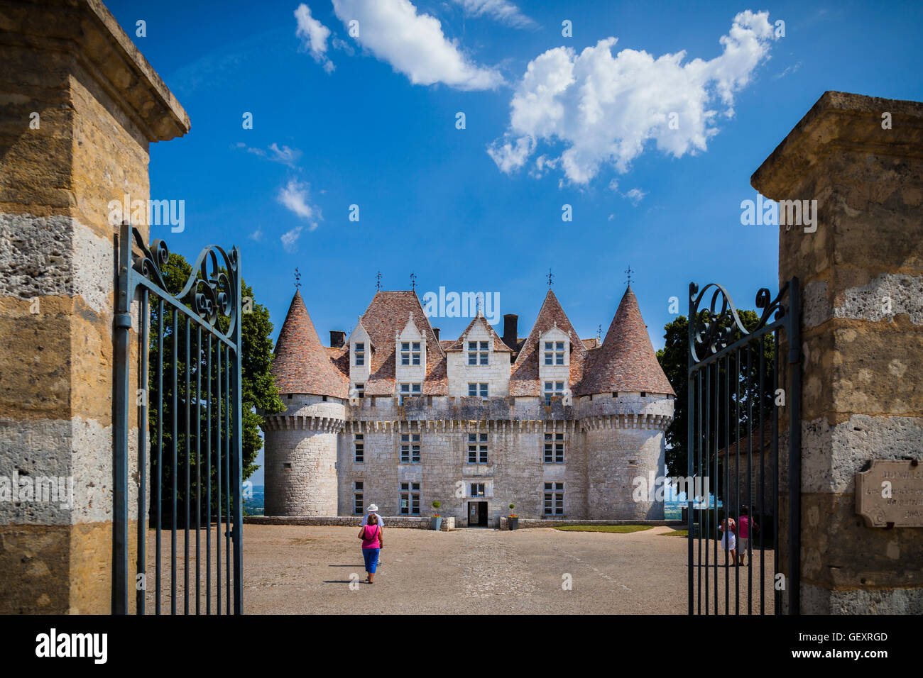 Chateau gates hi-res stock photography and images - Alamy