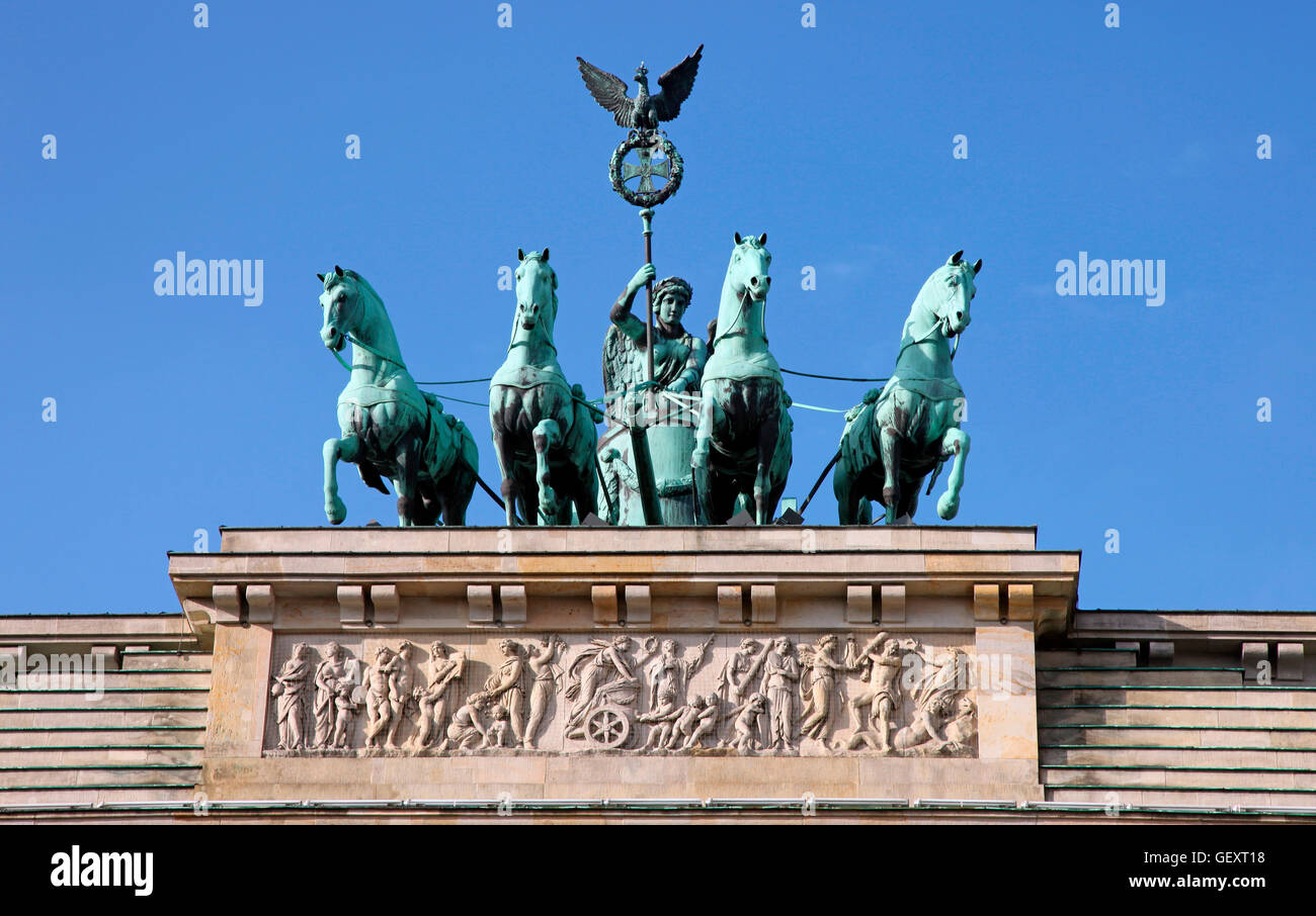 Quadriga Statue At The Brandenburg Gate In Berlin Stock Photo Alamy