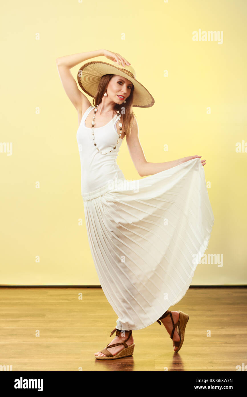 https://c8.alamy.com/comp/GEXW7N/holidays-and-summer-fashion-woman-wearing-big-straw-hat-white-dress-GEXW7N.jpg