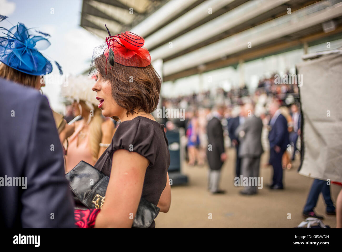 Ladies day ascot racecourse hi-res stock photography and images - Alamy