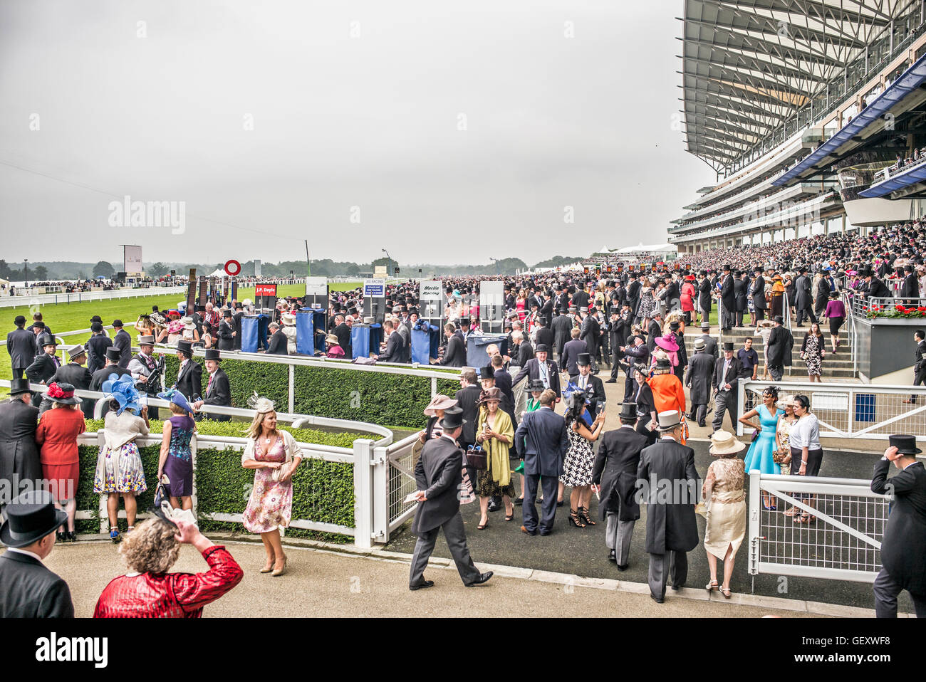 Crowds enjoying the atmosphere on Ladies Day at Ascot Racecourse. Stock Photo