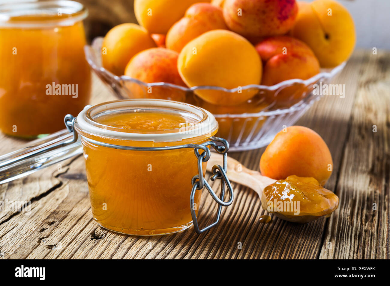 Абрикосовое варенье без кожуры. Джем из абрикоса рецепт. Пальцы из абрикосов. Джем густой. Джем из абрикоса рецепт.