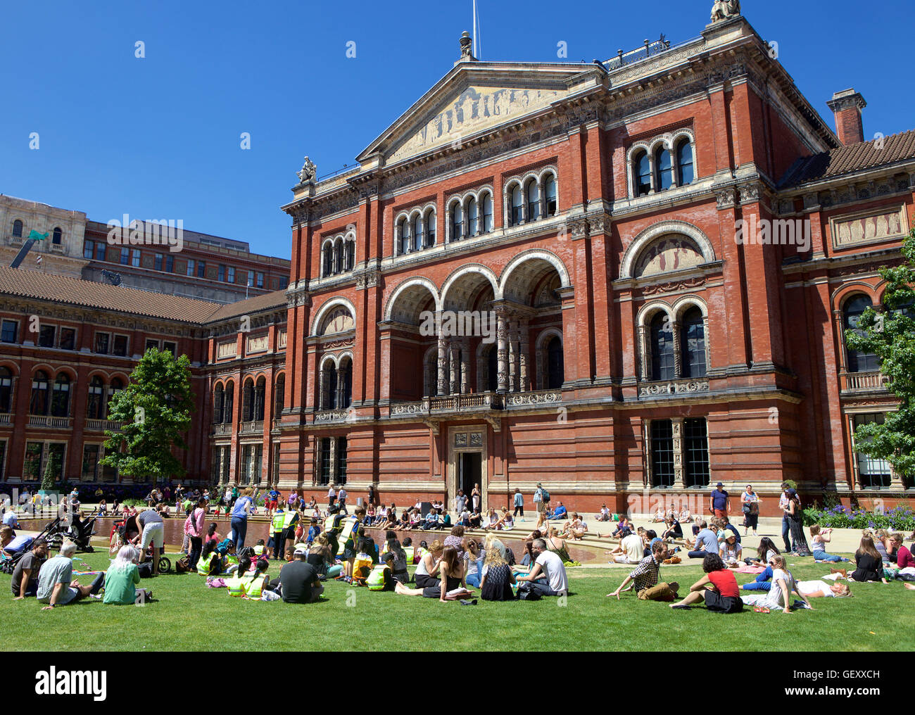 John Madejski Garden at the Victoria and Albert Museum Stock Photo Alamy