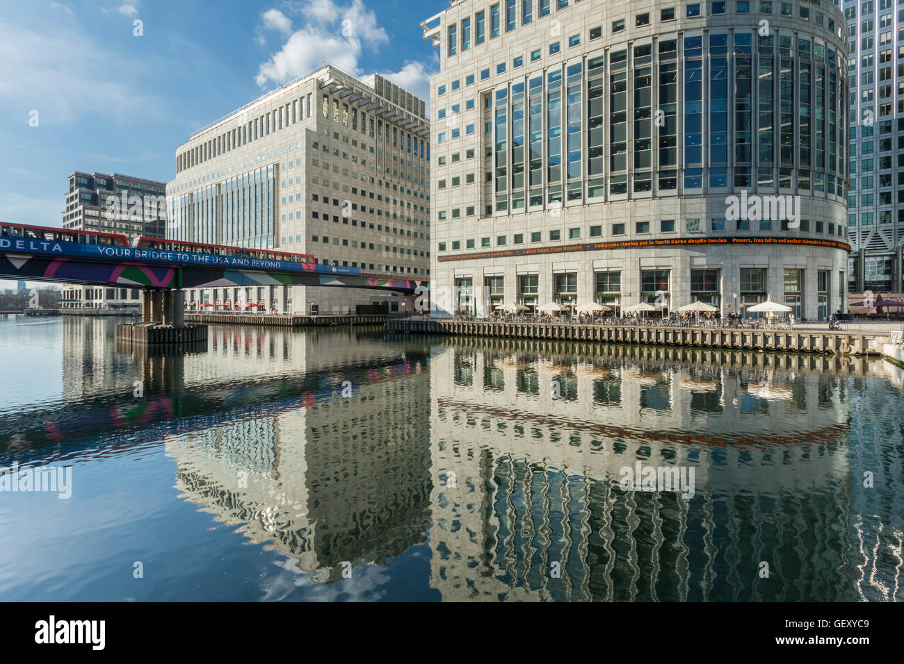 Canary wharf dock middle hi-res stock photography and images - Alamy