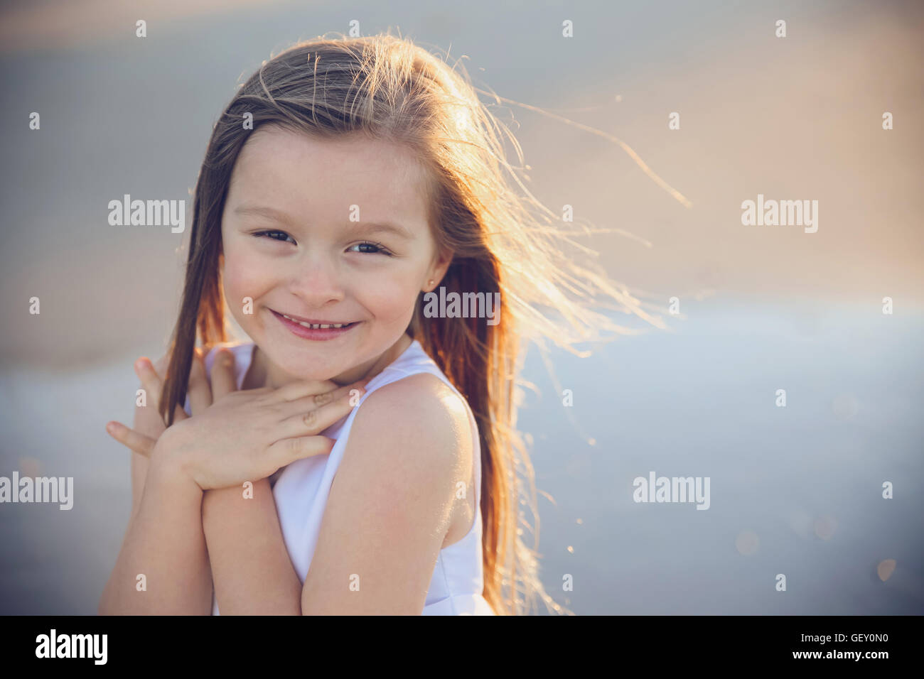 Girl christmas smiling hi-res stock photography and images - Alamy