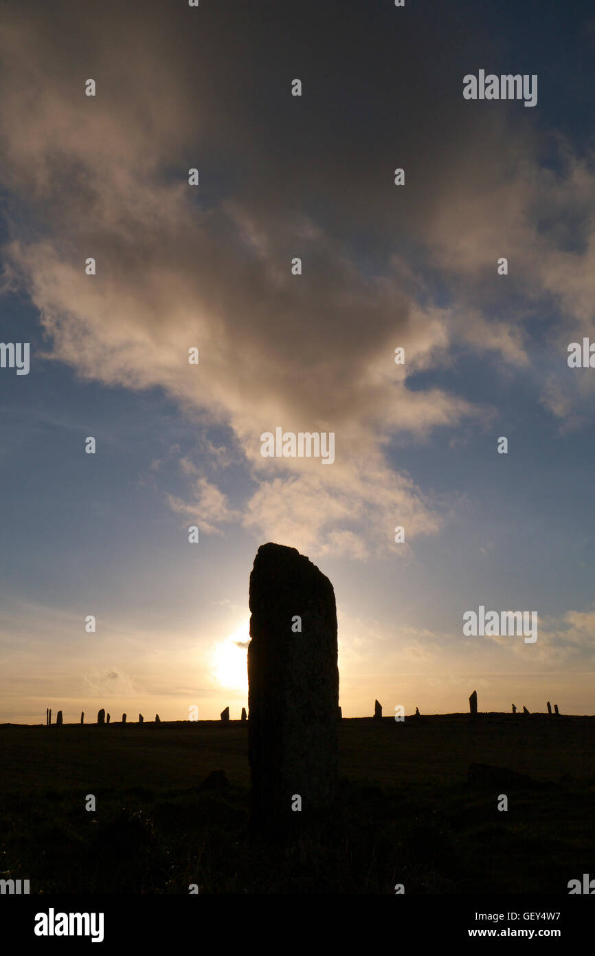 Comet stone and Ring of Brodgar Stock Photo Alamy
