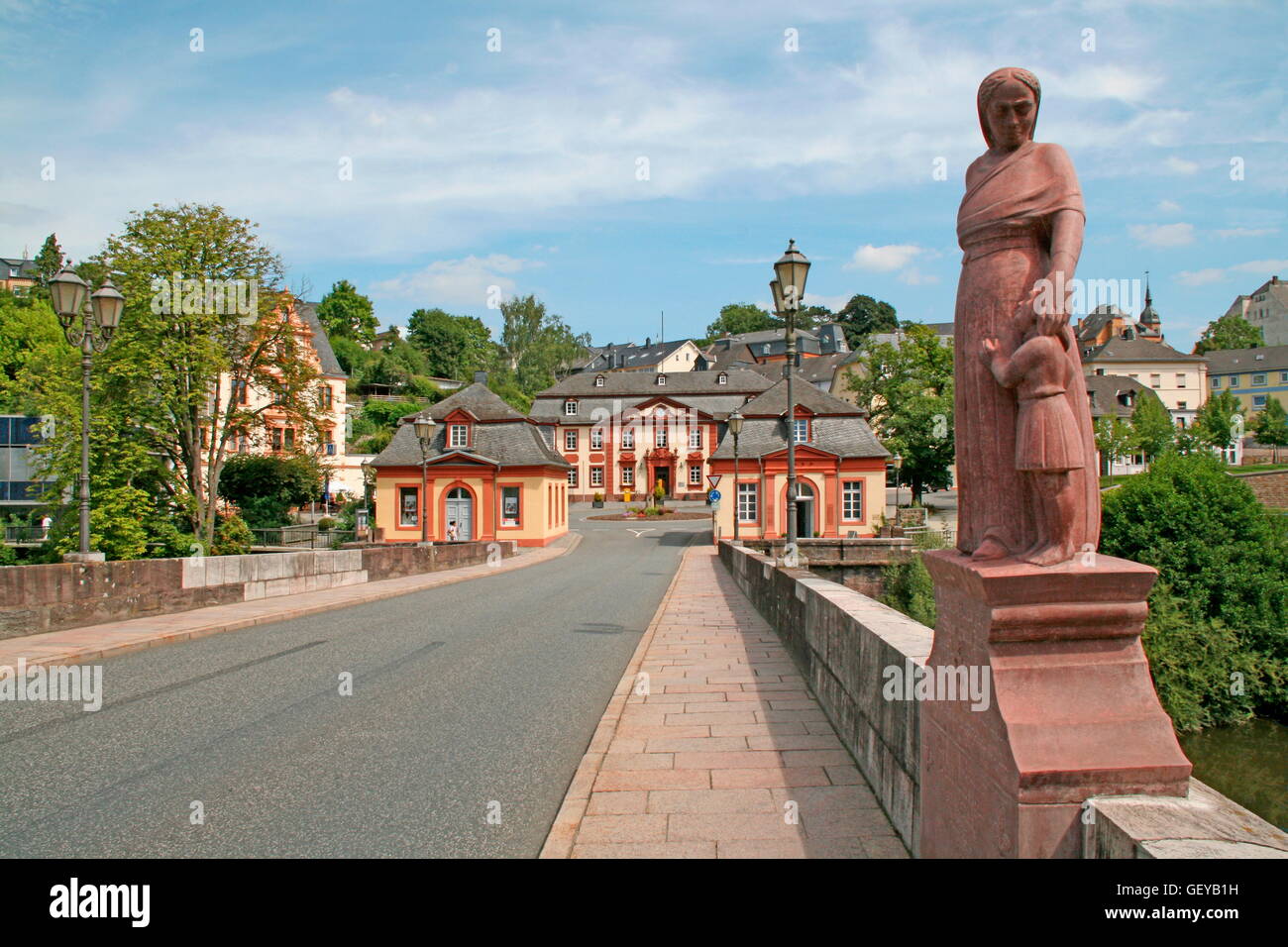 geography / travel, Germany, Hesse, Weilburg, Stoned Bridge, built 1764-1769 after plans by Wilhelm Sckell, bridge houses built 1788 after plans by Johann Ludwig Leidner, view towards Postplatz, sculpture (mother with 2 children) as First World War memori Stock Photo