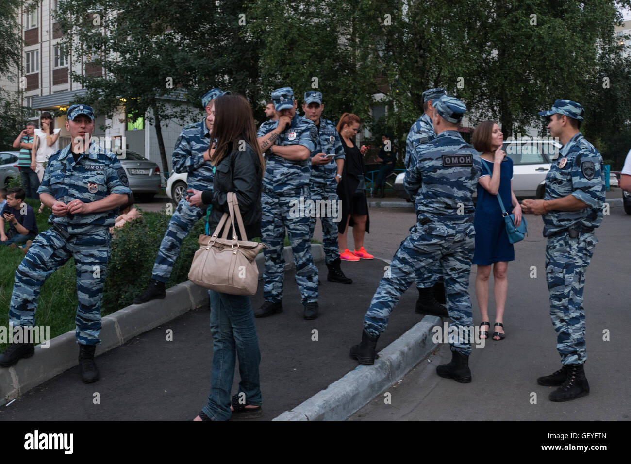The police OMON - standing in the cordon, and talking with the ladies Stock Photo
