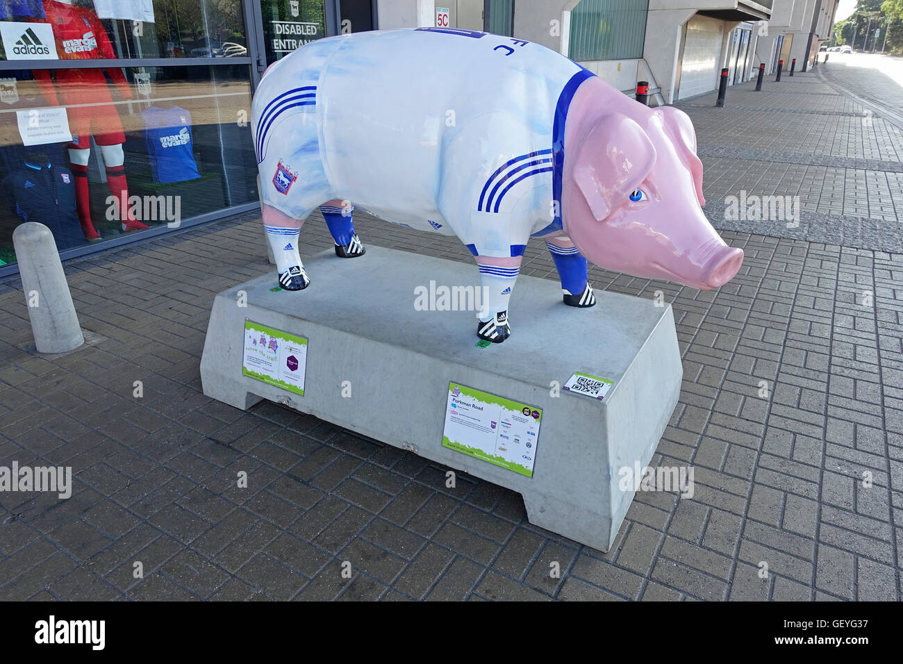 ‘Porkman Road’ pig sculpture, part of ‘Pigs Gone Wild’ interactive art trail on the streets of Ipswich, Suffolk summer, 2016 Stock Photo