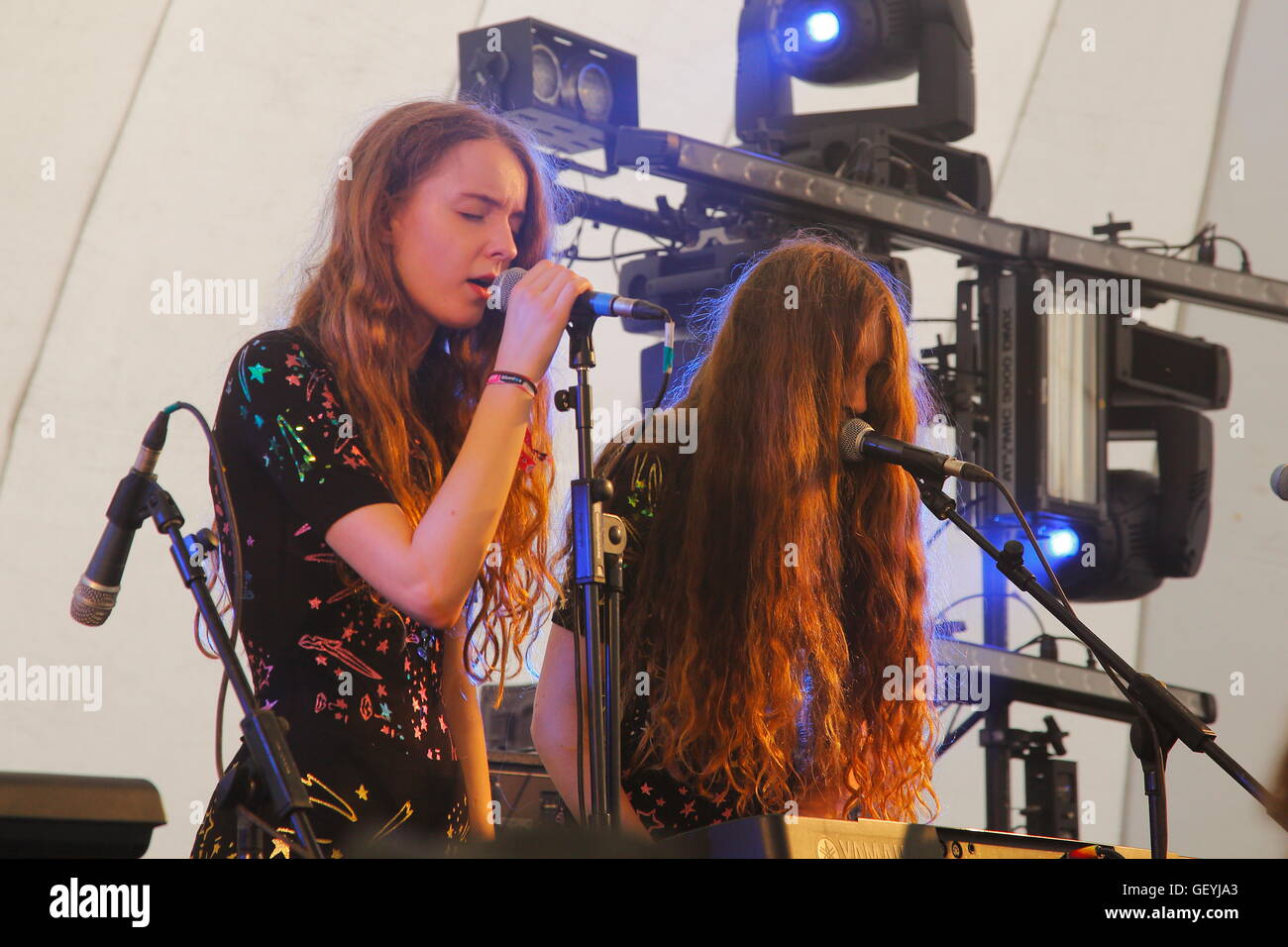 The band 'Lets Eat Grandma' perform at the bluedot festival at Jodrell Bank near Manchester, UK in  July 2016 Stock Photo