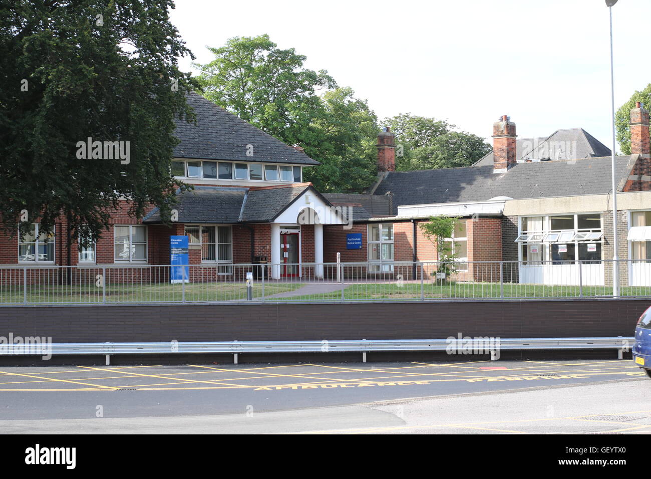 Medway Hospital new ambulance bay, post graduate centre Stock Photo Alamy