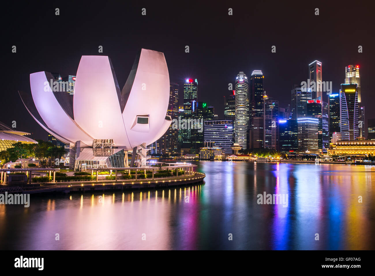 Marina bay sands hotel night view hi-res stock photography and images ...