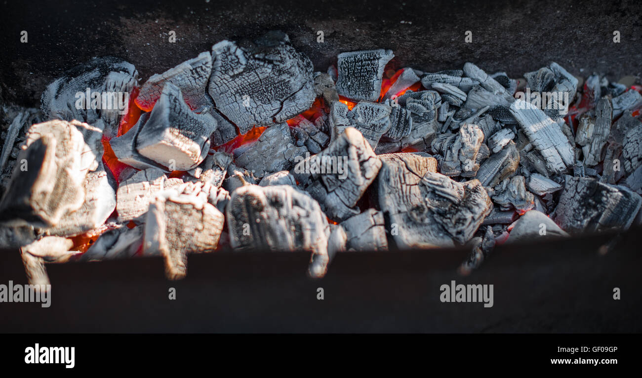Hot coals in grill brazier hi-res stock photography and images - Alamy