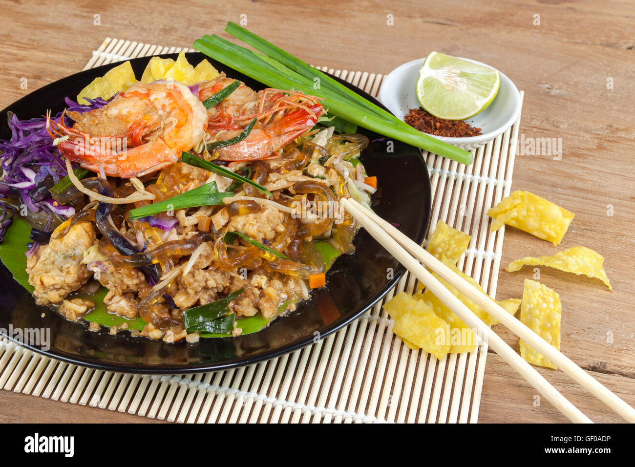 Stir fried Seaweed glass line with Shrimp (Pad Thai) Food Low