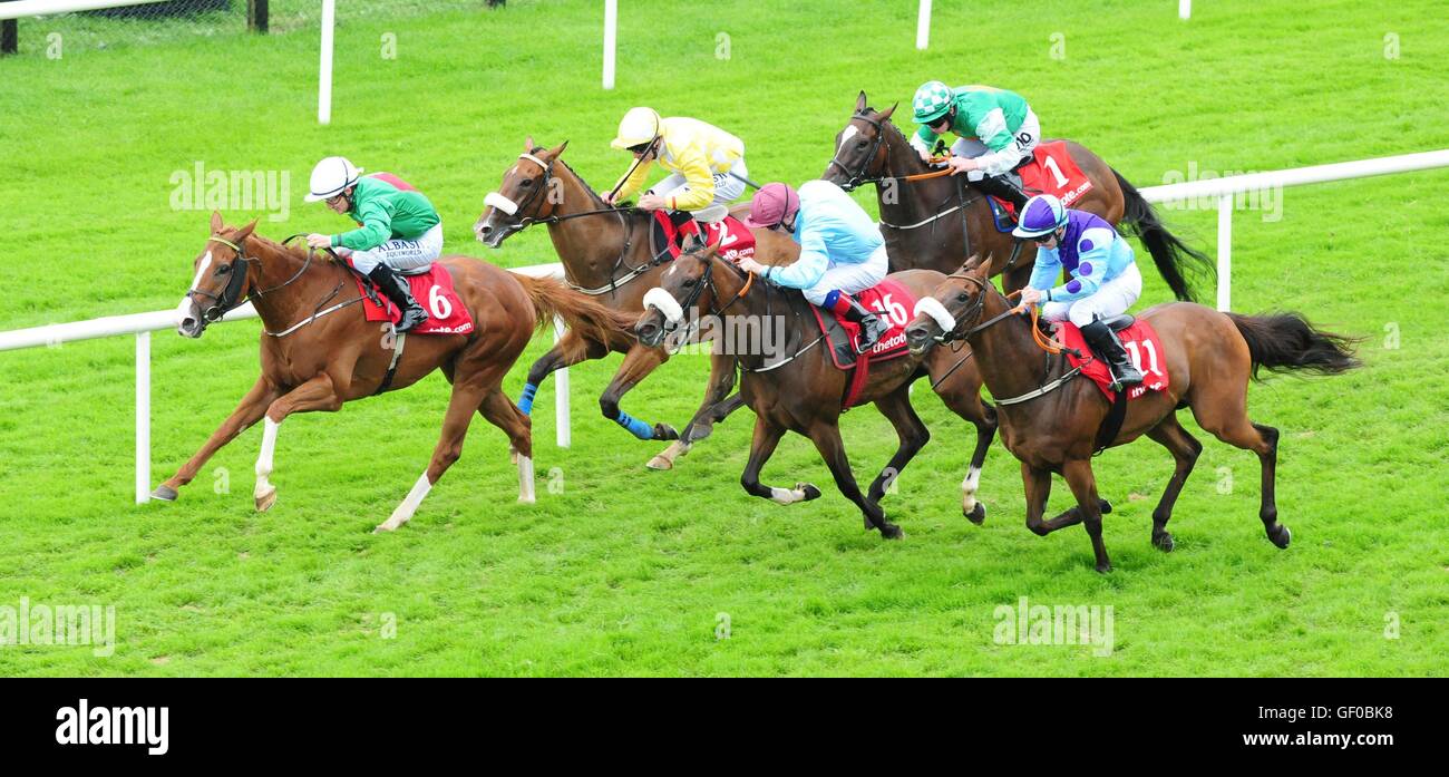 Millefiori ridden by Shane Foley (left) beats Cairdiuil ridden by G Carroll (right) and Lady Fandango ridden by D P McDonogh (centre) to win TheTote.com Handicap during day three of the Galway Festival in Ballybrit, Ireland. Stock Photo