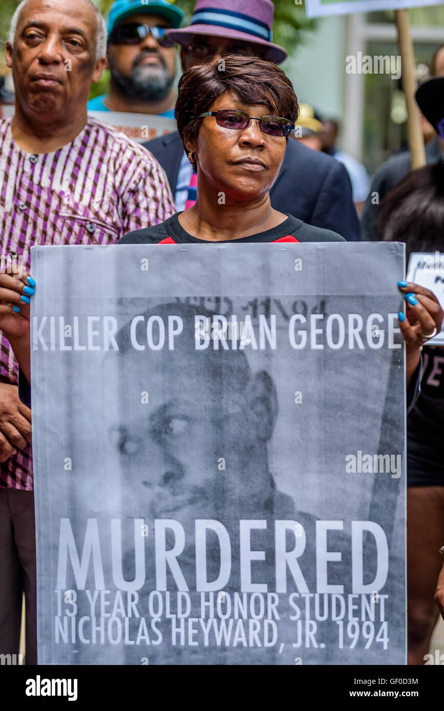Brooklyn, New York, USA. 27th July, 2016. The parents of Nicholas Heyward Jr., along with NYC Assemblyman Charles Barron, relatives of victims of police brutality, neighbors and advocacy groups marched to the Brooklyn DA's office to deliver a letter of support signed by over 50 organizations and public figures who stand in solidarity with #JusticeForNicholasHeywardJr and tell DA Ken Thompson that he must fulfill his campaign promise and fully investigate the 1994 murder of little Nicholas. Credit:  PACIFIC PRESS/Alamy Live News Stock Photo