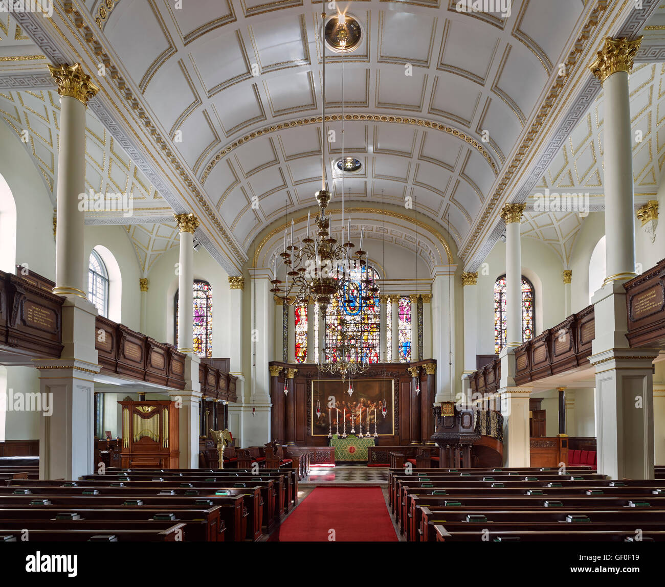 St George's Hanover Square. Nave to east; built by John James between 1721 and 1725. Stock Photo