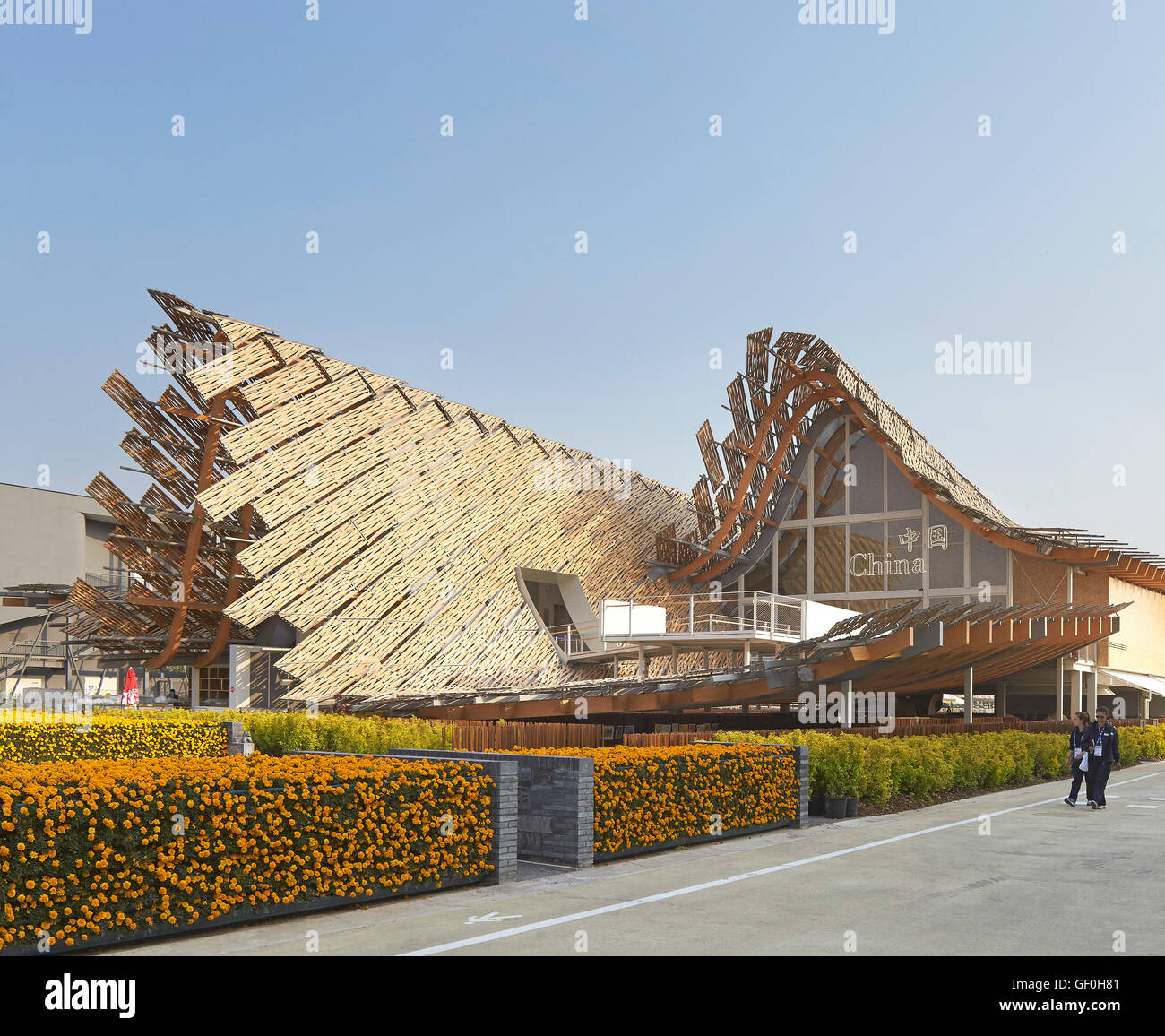 Elevation with landscaped entry garden and roof terrace. Milan EXPO 2015, China Pavilion, Milan, Italy. Architect: Studio Link-Arc with Tsinghua University, 2015. Stock Photo