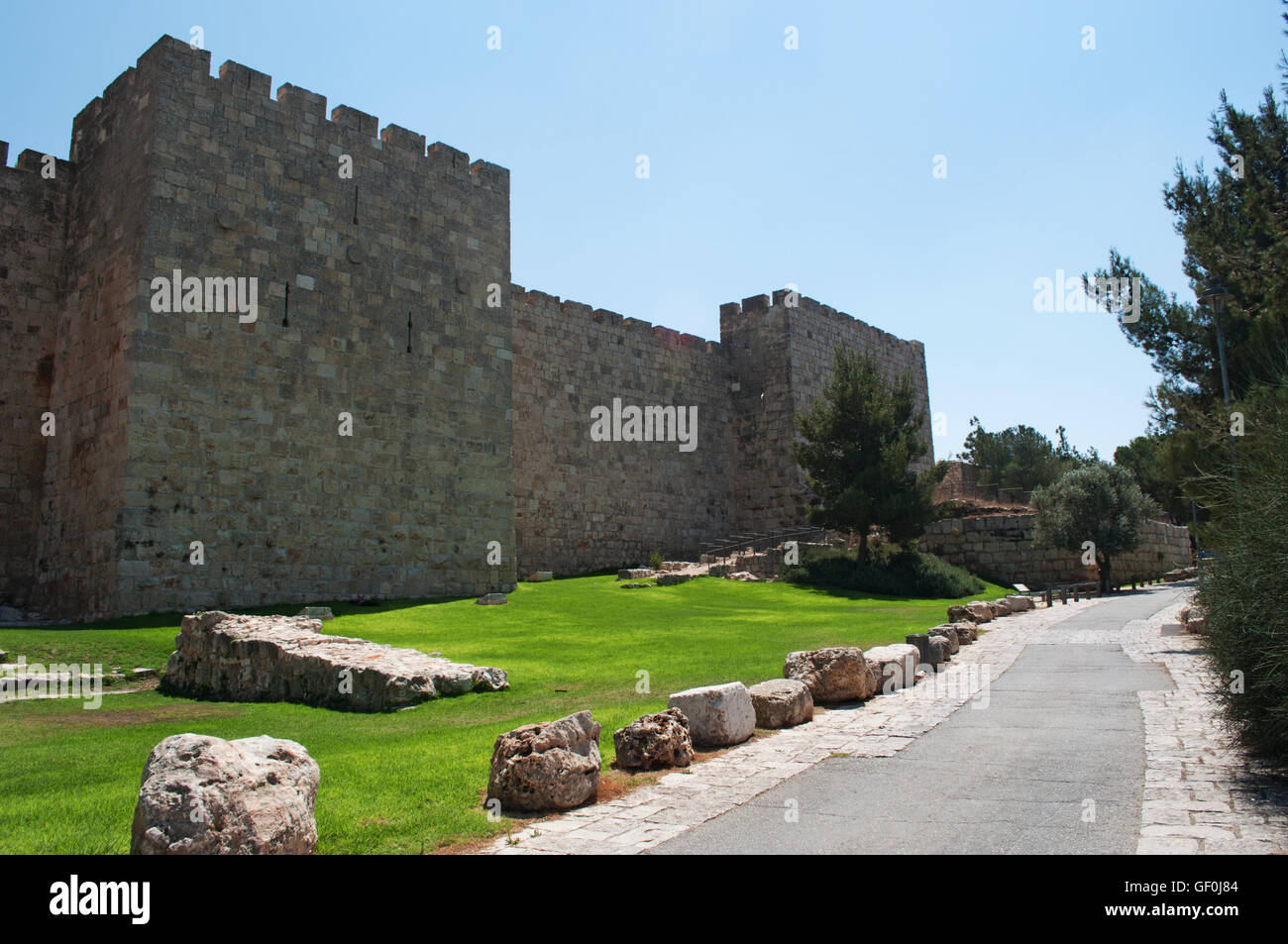 Jerusalem: the walking tour on the ancient walls surrounding the Old City, built under Suleiman the Magnificent between 1537 and 1541 Stock Photo