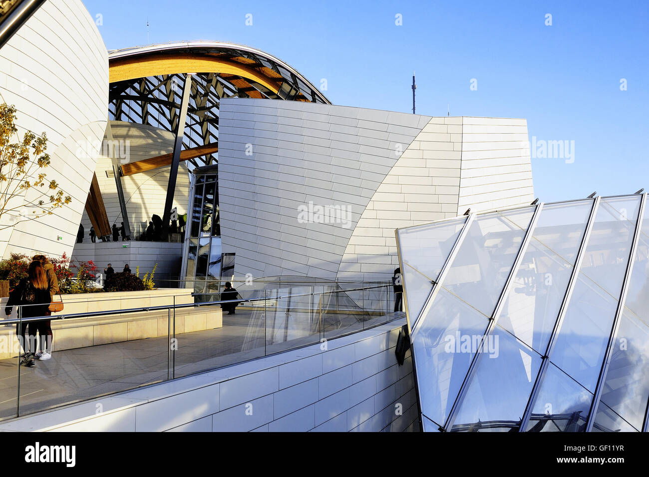 Museum of Contemporary Art of the Louis Vuitton Foundation Editorial Image  - Image of glass, architect: 65052925