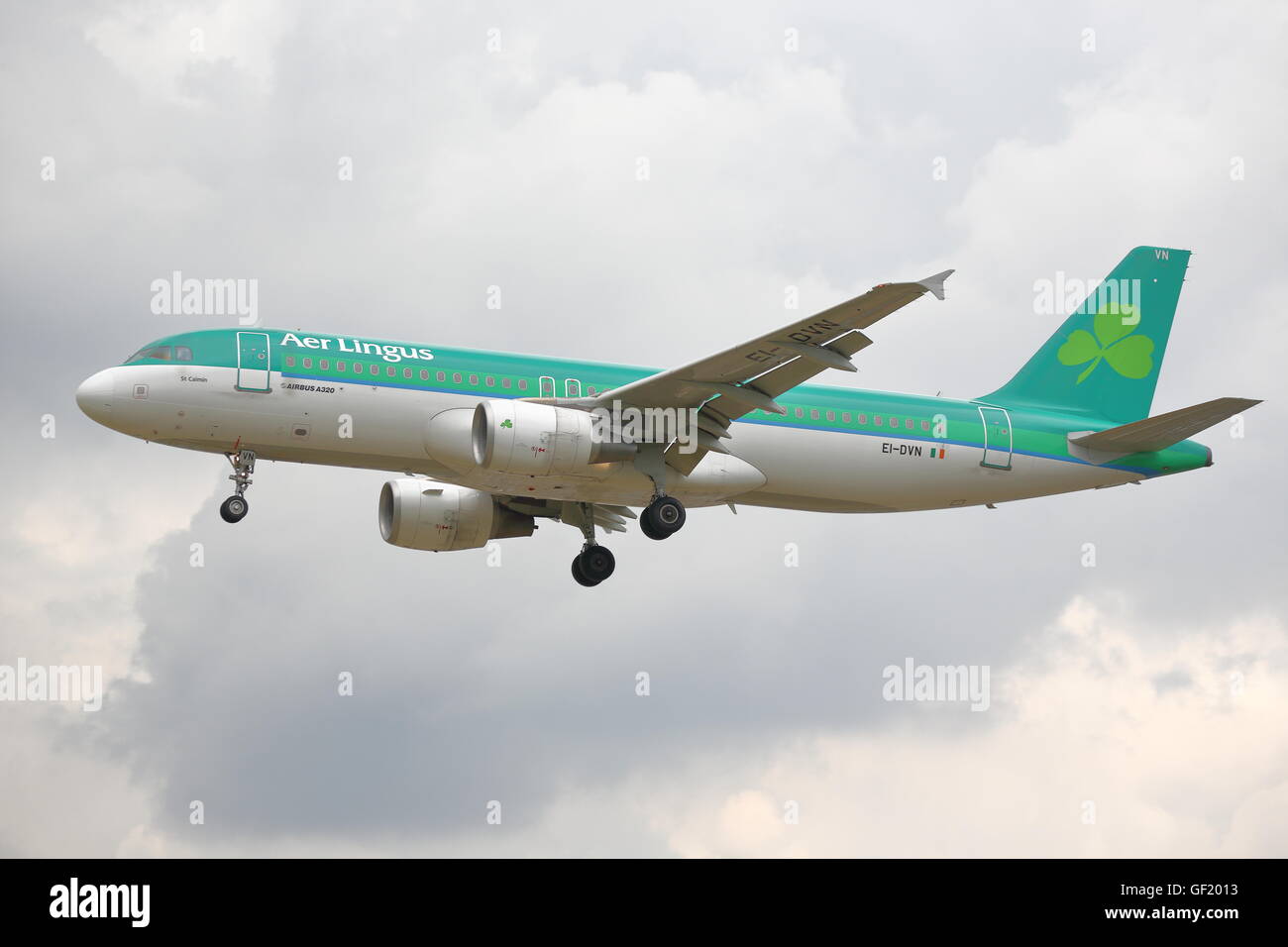 Aer Lingus Airbus A320-214 EI-DVN landing at Heathrow Airport, London Stock Photo