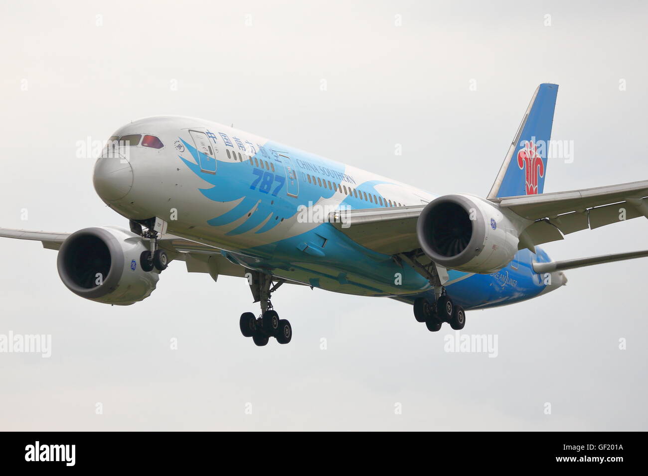China Southern Airlines Boeing 787-8 Dreamliner B-2737  landing at London Heathrow Airport, UK Stock Photo