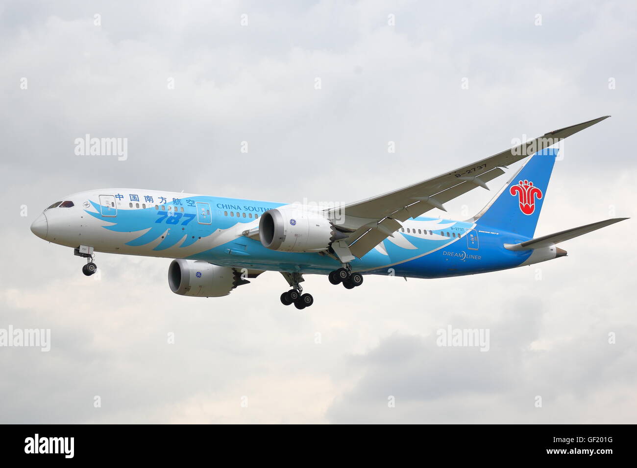 China Southern Airlines Boeing 787-8 Dreamliner B-2737  landing at London Heathrow Airport, UK Stock Photo