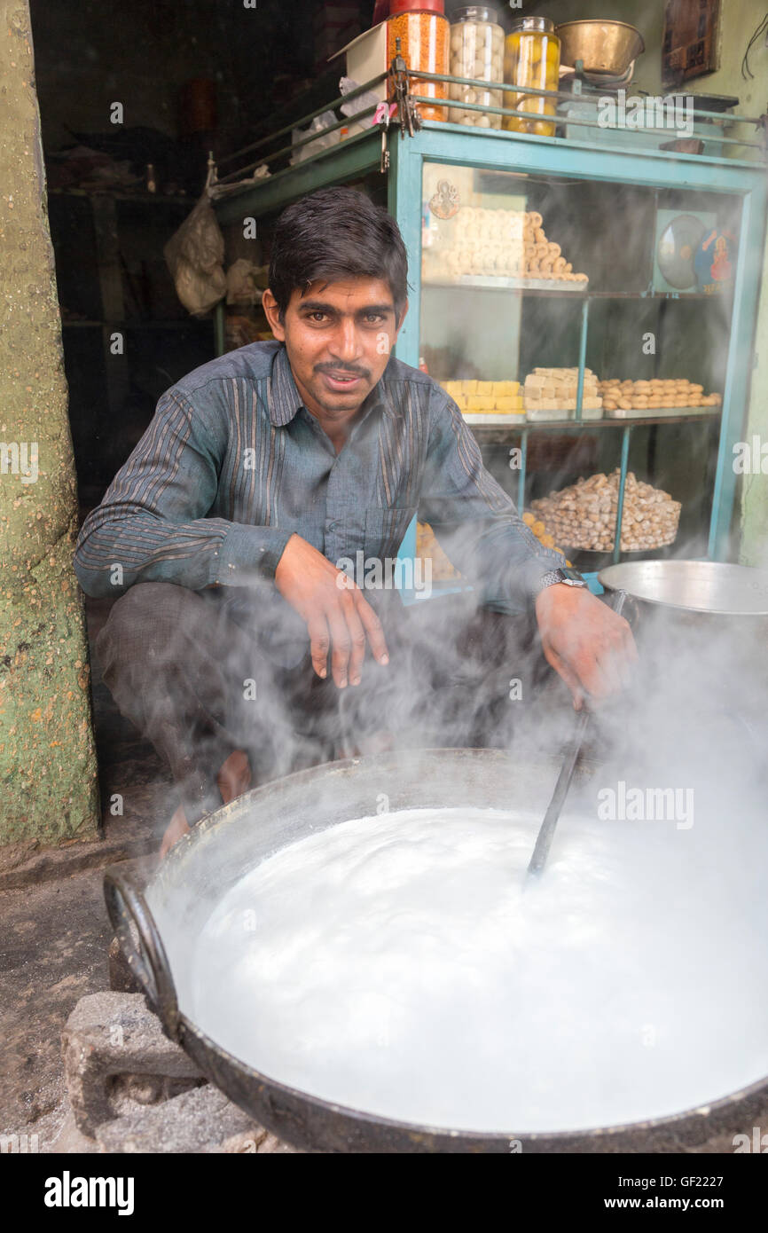 https://c8.alamy.com/comp/GF2227/milk-is-cooked-to-prepare-desserts-nawalgarh-india-GF2227.jpg