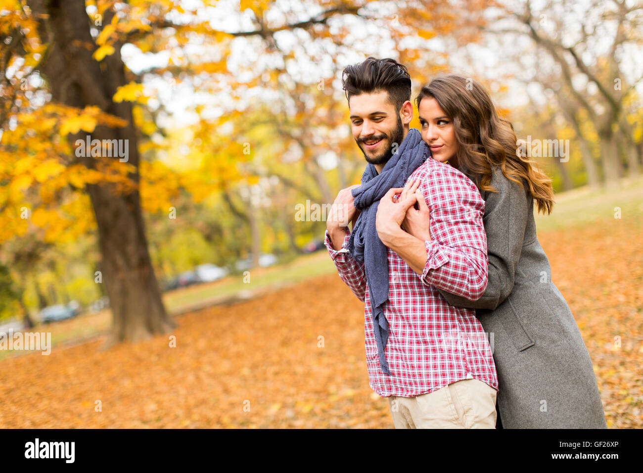 Couple posing nature hi-res stock photography and images - Alamy