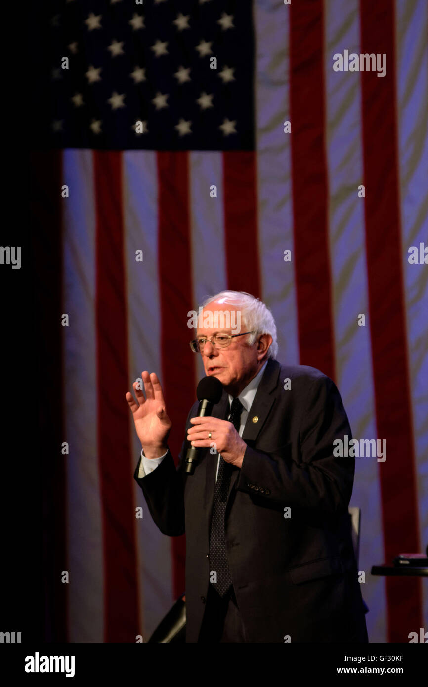 Democratic presidential nominee Senator Bernie Sanders of Vermont speaks during a campaign event at the Apollo Theater in Harlem Stock Photo