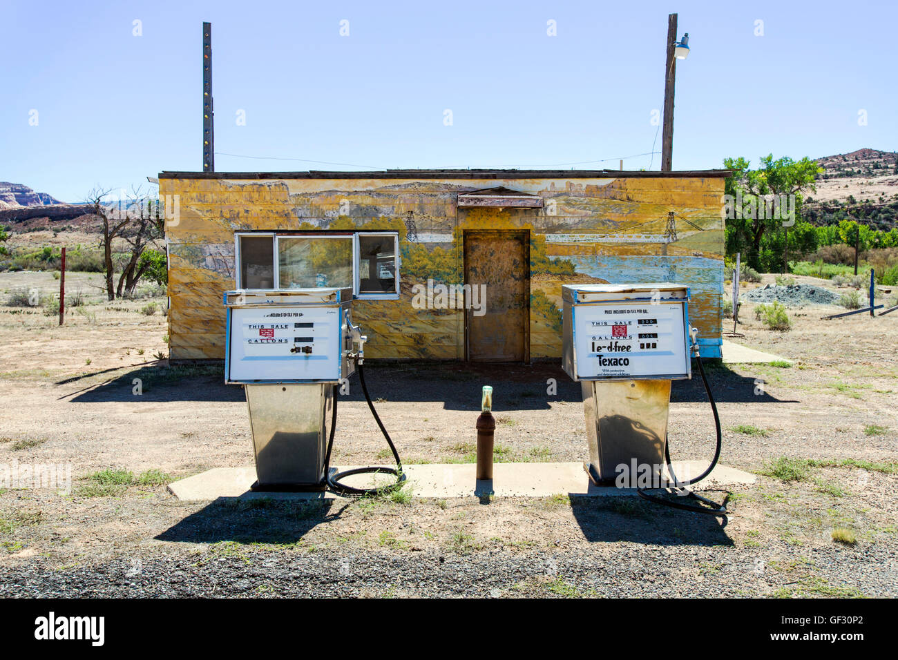 Abandoned gasoline station, south eastern Utah Stock Photo