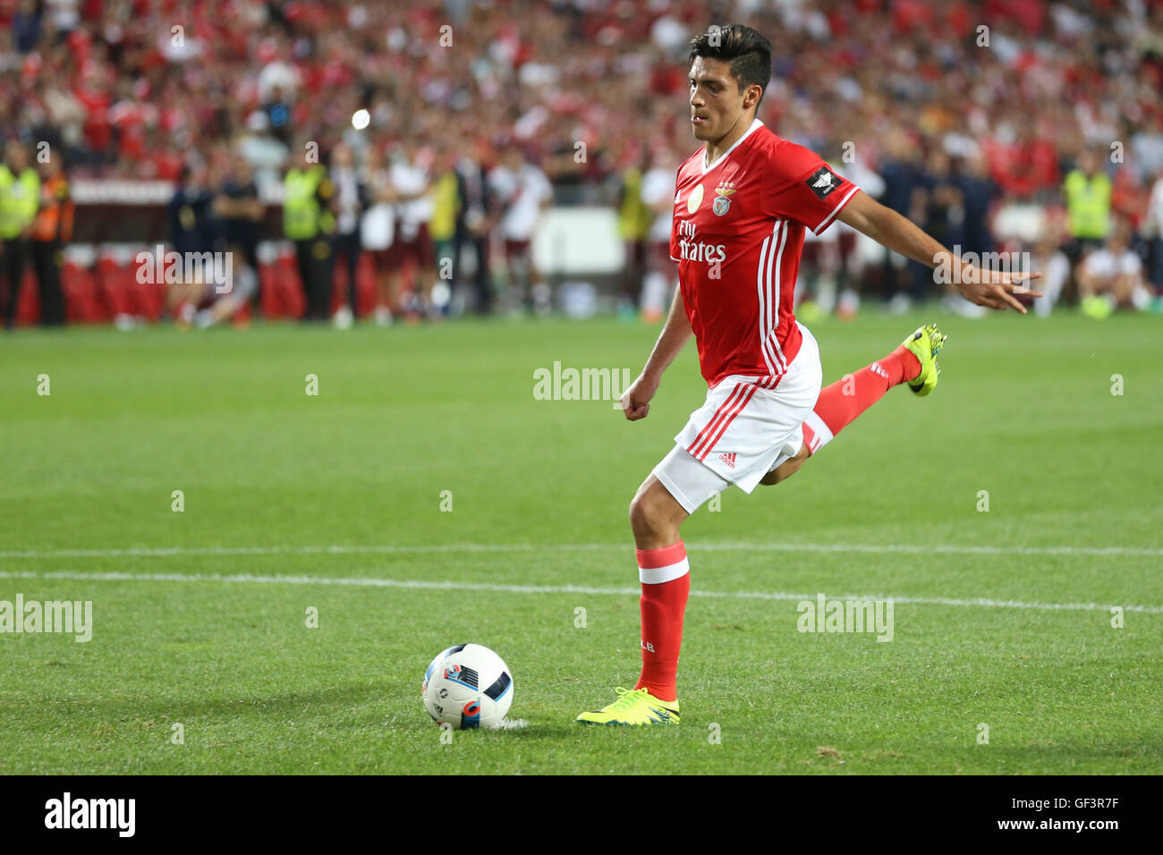 Lisbon, Portugal. 27th July, 2016. SL Benfica's forward from Mexico Raul Jimenez takes the second penalty Credit:  Alexandre Sousa/Alamy Live News Stock Photo